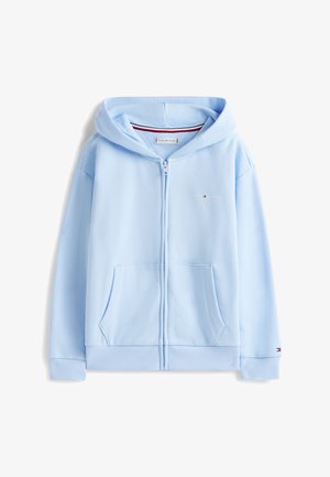 Lys blå hettejakke med glidelås, to frontlommer, ribbede mansjetter, hette og liten logo på bryst og ermemansjett.