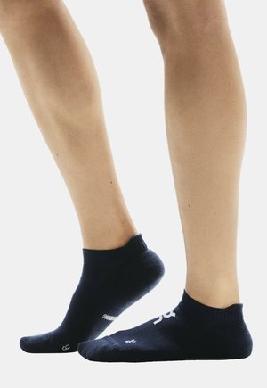 On, CORE RUN SOCK LOW 2PACK UNISEX - Chaussettes - navy