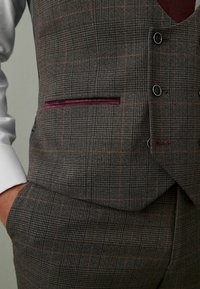 Next TRIMMED CHECK  - Vesta - brown