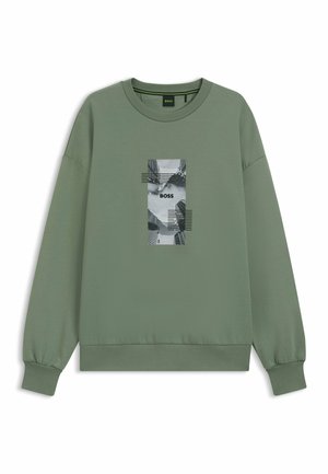 Groene sweatshirt met ribgebreide manchetten en tailleband. Heeft een rechthoekig grafisch ontwerp met zwarte en witte elementen en de merknaam "BOSS."