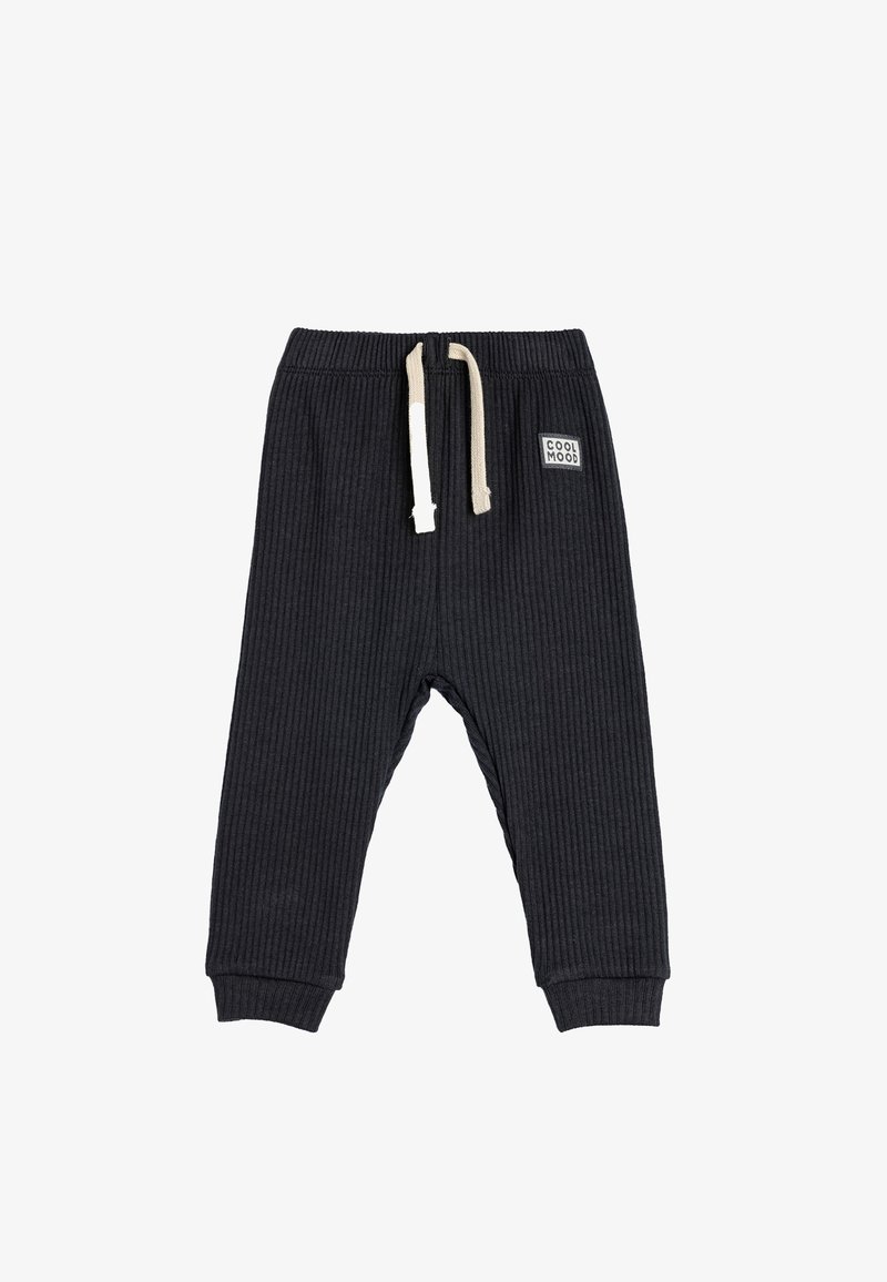 Donkergrijze geribde tapered broek van zacht materiaal. Heeft een elastische tailleband met crèmekleurige trekkoorden en een klein logopatch.