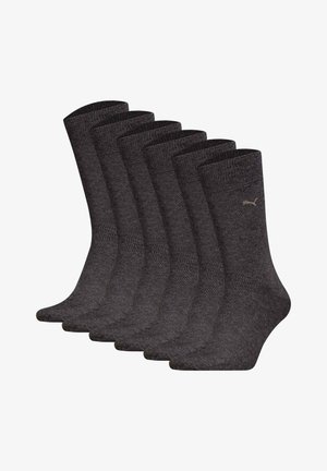 Set di calze in cotone grigio, con fondo a costine, superficie liscia e un piccolo logo. Sei paia disposti in una disposizione impilata.