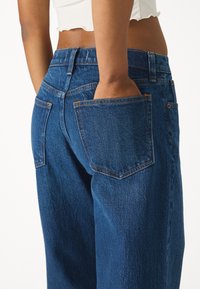 Abercrombie & Fitch HEM 90S  RELAXED  - Jean boyfriend - dark blue denim