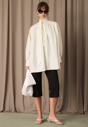 Touché Privé, SCARF-DETAILED PLEATED SHIRT - Chemisier - yellow