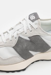 New Balance MS327 UNISEX - Sapatilhas - nimbus cloud