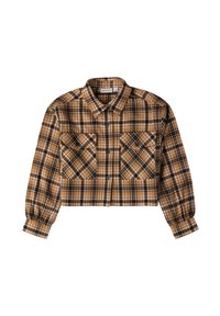 Camisa de cuadros recortada en colores marrón, negro y blanco. Presenta un cuello clásico, botones en la parte frontal y dos bolsillos de parche en el pecho.