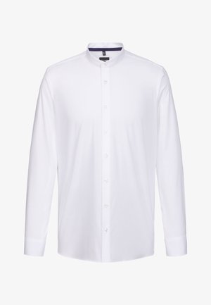 Camicia bianca a maniche lunghe con colletto a bandiera, patta anteriore con bottoni e polsini, realizzata in tessuto liscio con una trama semplice.