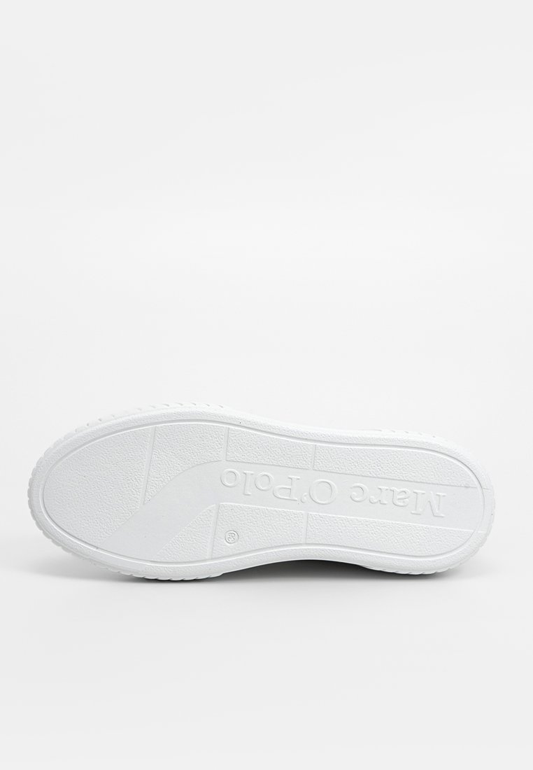 Weißer Gummi-Schuhsohle mit strukturierten Griffmustern und prägtem Markenlogo. Flaches Design ohne sichtbare Abnutzung oder Markierungen.