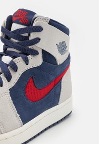 Jordan AIR JORDAN 1 ZOOM CMFT 2 granatowy