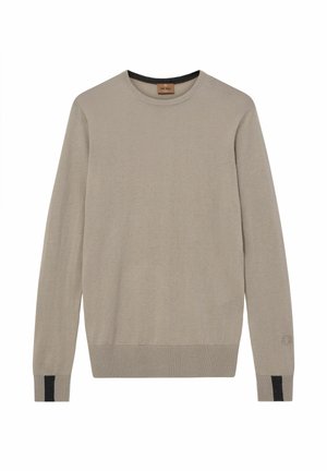 Beige adīts džemperis, kas izgatavots no mīksta materiāla, ar apaļu kakla izgriezumu, garām piedurknēm ar melnām svītrām pie aproces un ar logo detaļu.