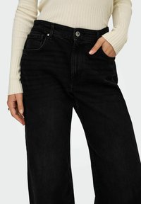 ONLY Džinsi ar paplatinātiem galiem - washed black