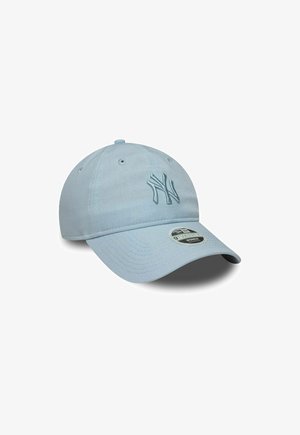Helle blaue Baseballmütze mit gesticktem NY-Logo, gebogenem Schirm und verstellbarem Riemen. Besitzt ein strukturiertes Stoffdesign für Halt und Unterstützung.