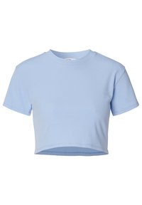 Jasnoniebieski krótki t-shirt wykonany z prążkowanego materiału, z krótkimi rękawami i okrągłym dekoltem. Prosty design bez dodatkowych wzorów.