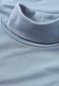 hessnatur Langarmshirt - himmelblau