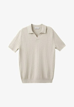 Hellbeige Kurzarm-Strick-Poloshirt mit strukturiertem vertikalem Rippmuster und V-Ausschnitt auf weißem Hintergrund.