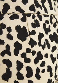 Vero Moda VMKAMMA PANT - Calças - safari/black