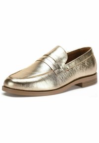 Zlaté metalické kožené mokasíny s kulatou špičkou, dvojitým prošíváním a nízkým blokovým podpatkem. Hladký povrch s jemným leskem.
