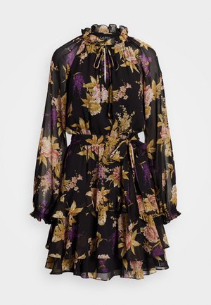 Schwarzes, langärmeliges Kleid mit Blumenmuster, gerafftem hohem Kragen, mehrlagigem Rock, tailliertem Bindegürtel und pinkem, gelbem und lila Blumenprint.