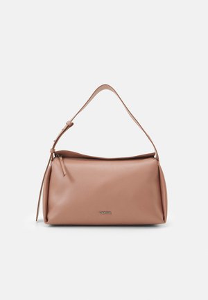 Calvin Klein GRACIE SHOULDER BAG - Bolso de mano - ash rose