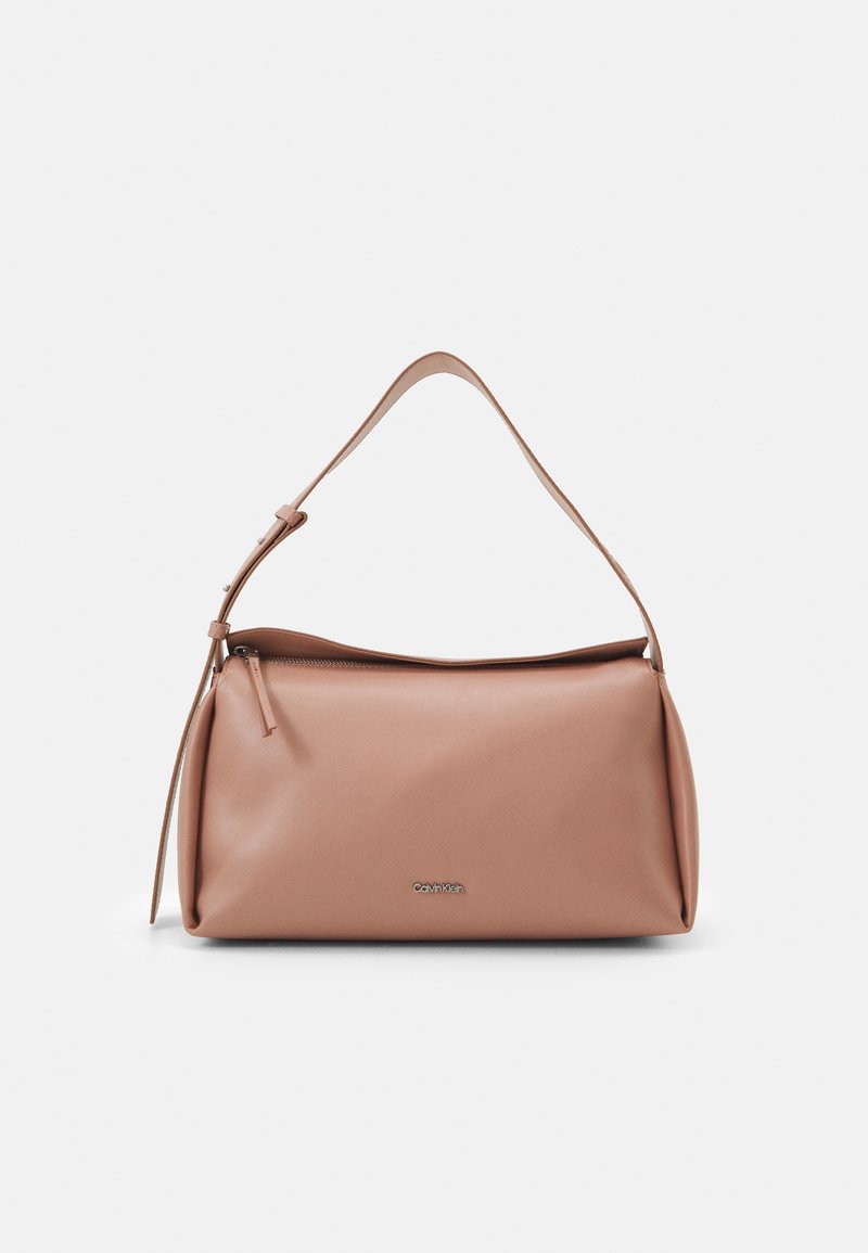 Calvin Klein GRACIE SHOULDER BAG - Handväska - ash rose