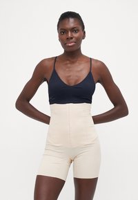MAGIC Bodyfashion BODY CONTROL BERMUDA - Shapewear - latte