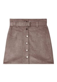Mini-jupe en daim marron avec une fermeture à boutons à l'avant, une ceinture avec un anneau en métal, et cinq boutons argentés au centre.