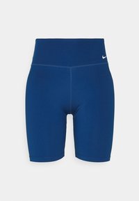 Blauwe sportshorts met een hoge tailleband, gemaakt van een gladde, rekbare stof. Voorzien van een klein wit logo op de tailleband.