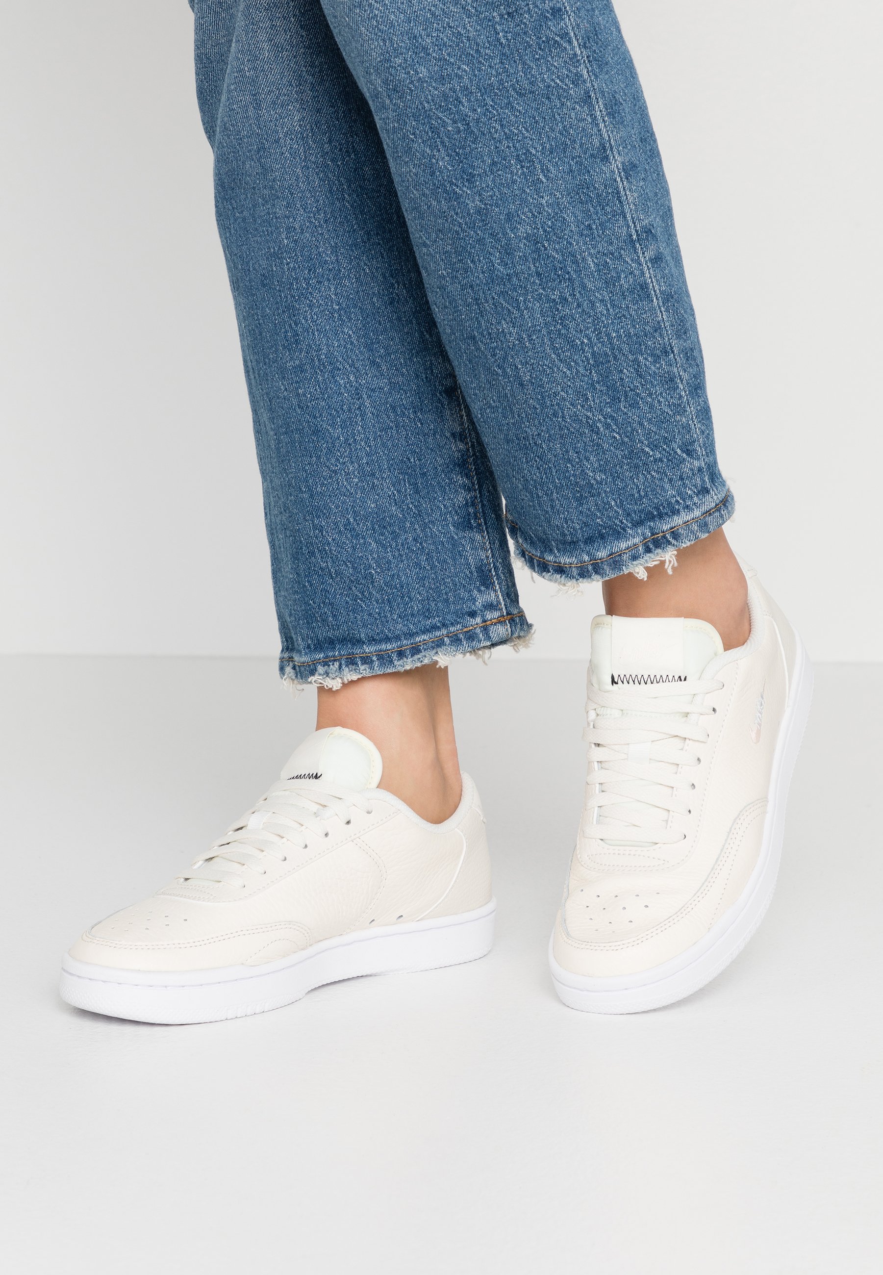 Nike Sportswear Court Vintage Prm Trainers Pale Ivory Washed Coral Aura Off White Zalando De