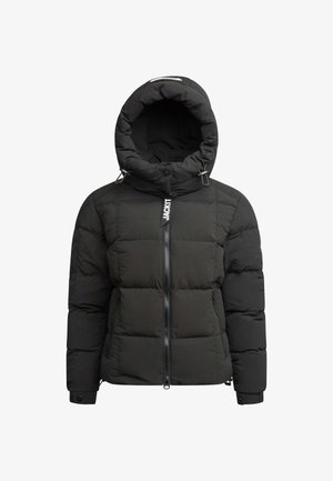 Czarna kurtka puchowa z dużym kapturem, zamkiem z przodu, dwoma bocznymi kieszeniami i elastycznymi mankietami. Posiada metkę z logo z przodu.