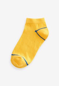 Gelber Knöchelsocken mit blauem Saum an Zehen, Ferse und Bündchen, auf weißem Hintergrund präsentiert.