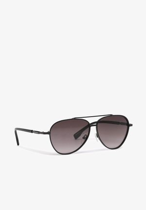 Occhiali da sole aviator con montatura in metallo nero, lenti grigie scure a gradiente, nasalini per il comfort e un design elegante e minimalista.