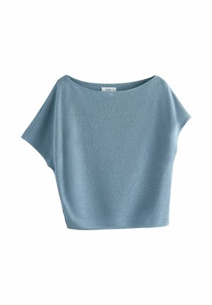 Haut tricoté bleu clair à manches courtes avec un large décolleté et une coupe ample, présenté sur un fond blanc.