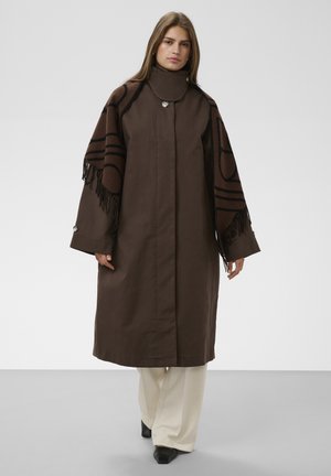Soaked in Luxury, SLPENTILE TRIANGLE SCARF - Écharpe - potting soil monogram