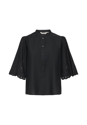Blusa negra abotonada con cuello mandarín y mangas abullonadas hasta el codo con patrones de calados.