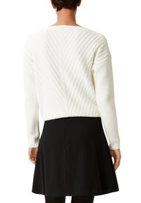 comma MIT ÜBERSCHNITTENEN SCHULTERN - Jumper - weiß