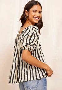 Friends Like These OFF THE SHOULDER   - Blúzka - black white
