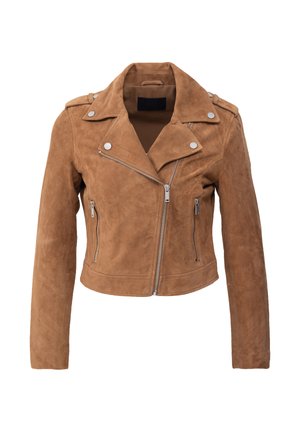 Veste biker courte en daim marron avec des fermetures zippées argentées, des boutons-pression sur les revers et les épaulettes, et des manches longues.