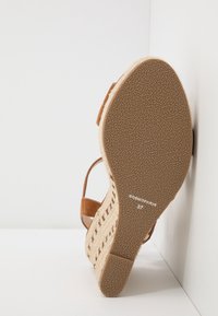 Cosmoparis Sandales à talons hauts - cognac