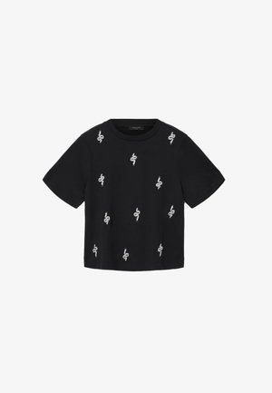Sort kortærmet cropped t-shirt med hvid slange broderi spredt over foran og rund halsudskæring.