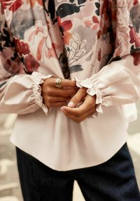 Next Bluză - blush pink floral placement print