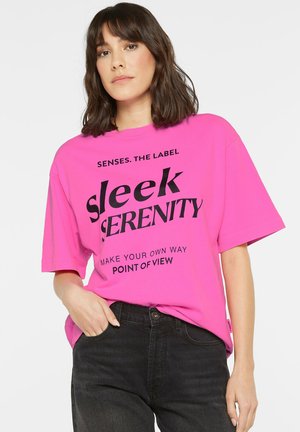 TEC LA MIT ARTWORK - Print T-shirt - vivid pink