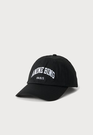 Casquette de baseball noire avec broderie blanche "ANINE BING PARIS" à l'avant, présentée sur un fond clair uni.