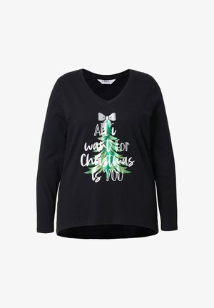 Zwart T-shirt met lange mouwen en V-hals, voorzien van een bedrukt kerstboomontwerp in groen en witte tekst met de tekst "All I want for Christmas is you."