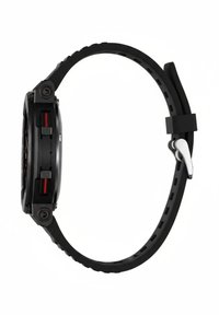 Orologio sportivo nero con cinturino in silicone testurizzato, cassa rotonda, accenti rossi e pulsanti laterali, visto dal profilo sinistro.