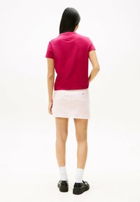 Tommy Jeans REG MELANGE jagodowy