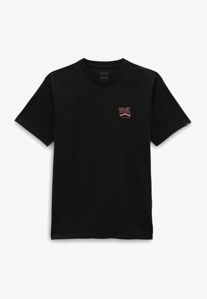 Zwart Vans T-shirt met korte mouwen en een klein rood Vans-logo op de linkerborst, weergegeven op een witte achtergrond.