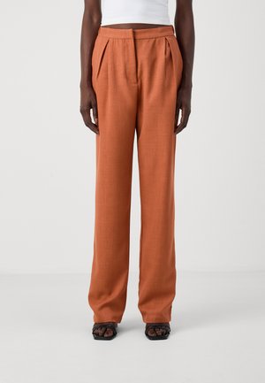 VMADELINE PLEATED - Pantalon classique - burnt orange