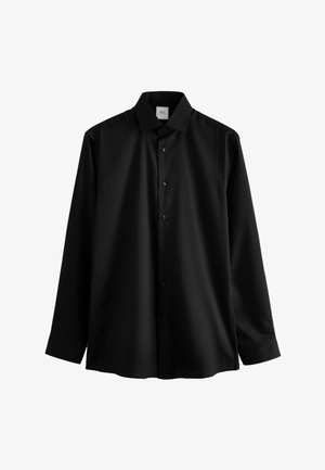 Chemise noire à manches longues en tissu lisse, avec un col classique, une fermeture boutonnée à l'avant et des poignets structurés. Sans motifs ni accents.