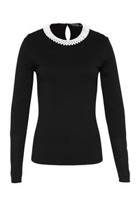 Svart långärmad tröja med en rund vit virkade krage och en nyckelhålsöppning på baksidan. Ribbad textur vid ärmsluten och nederkanten.