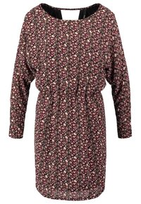Robe longue aux genoux à manches longues avec un petit motif floral rose et blanc sur fond bordeaux foncé et un col rond.